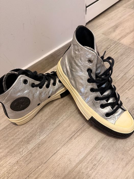 Сребристи кецове Converse