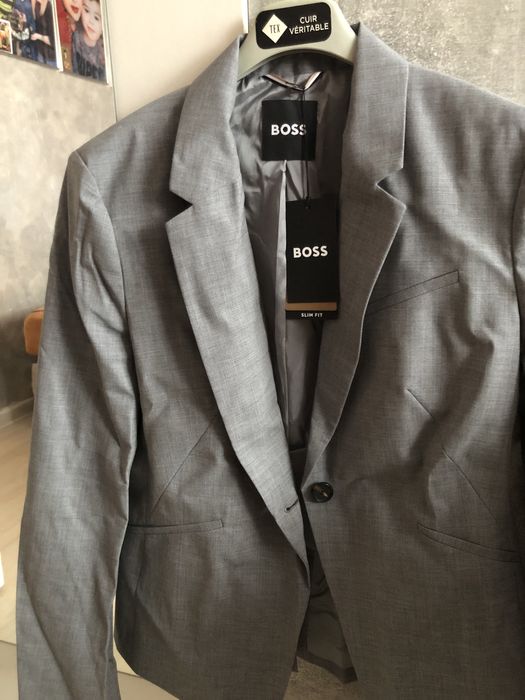 Vând sacou Hugo boss original.