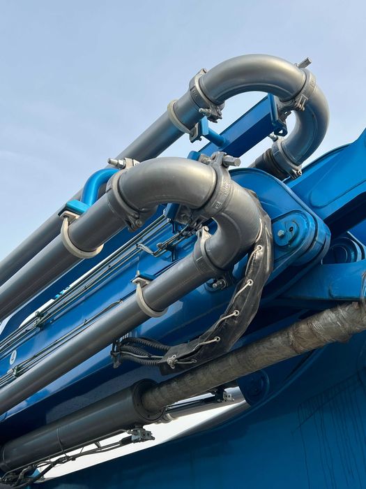 Автобетононасос марки JIUHE JH52 на шасси HOWO TX (52 метр)