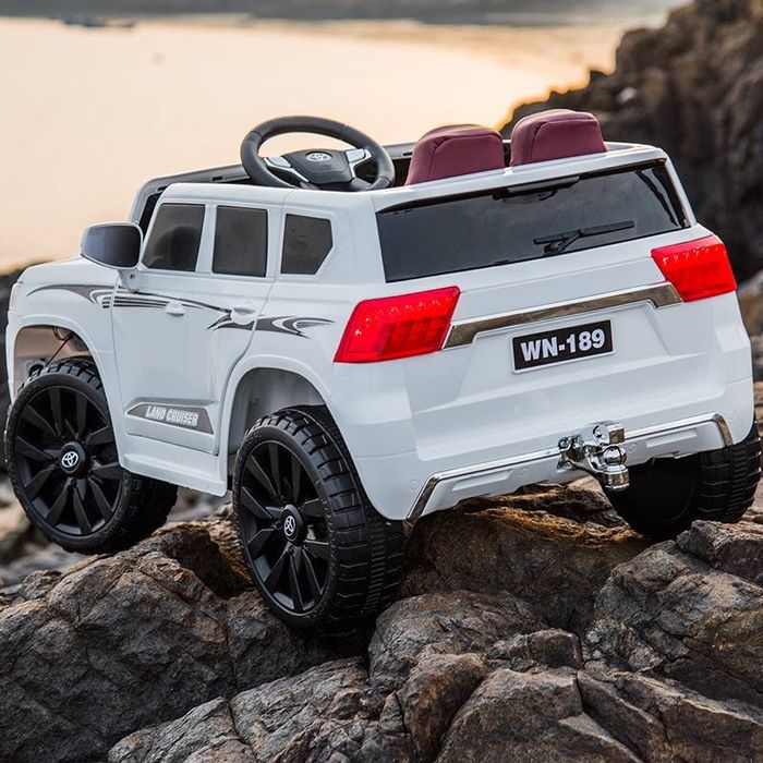 Toyota Land Cruiser 300 детская машина с пультом, электромобиль