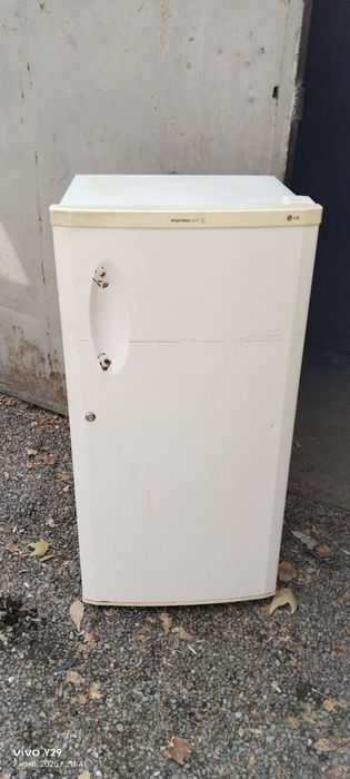 Продаётся холодильник LG рабочий всё родной работает отлично