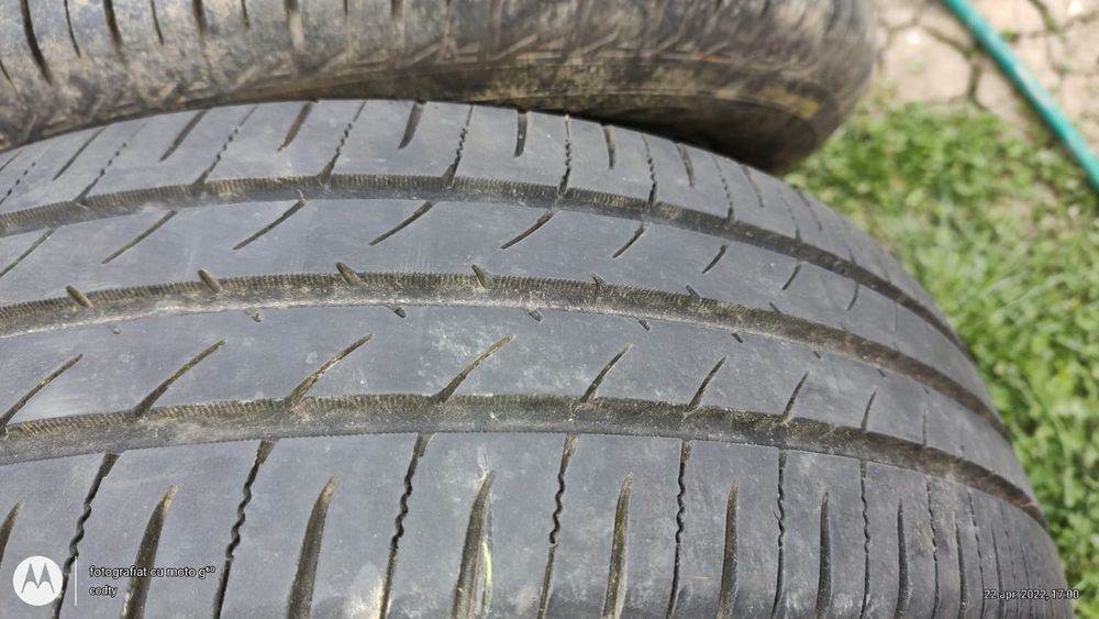 Vindem 4 cauciucuri 175/65/r14 cu geanta otel