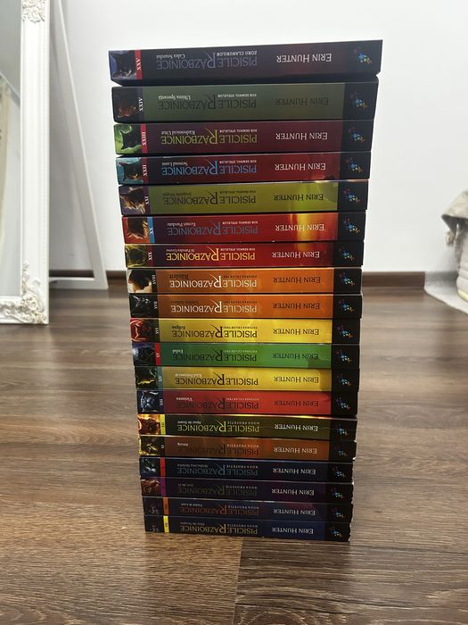 pisicile razboinice (vol 7-25) CITITI DESCRIEREA