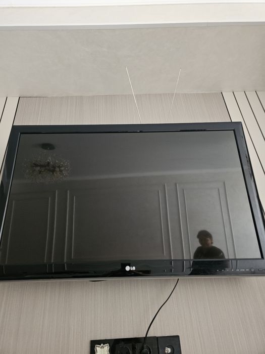 Телевизор LG почти новый