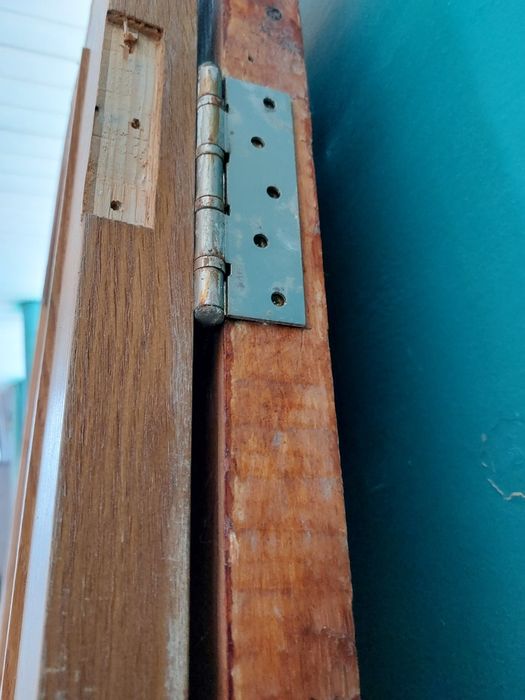 Продам б/у деревянные двери