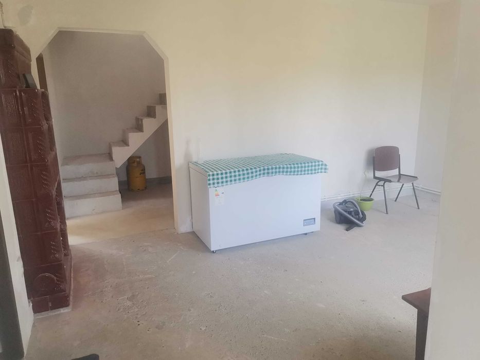 Casa de vânzare cu teren .