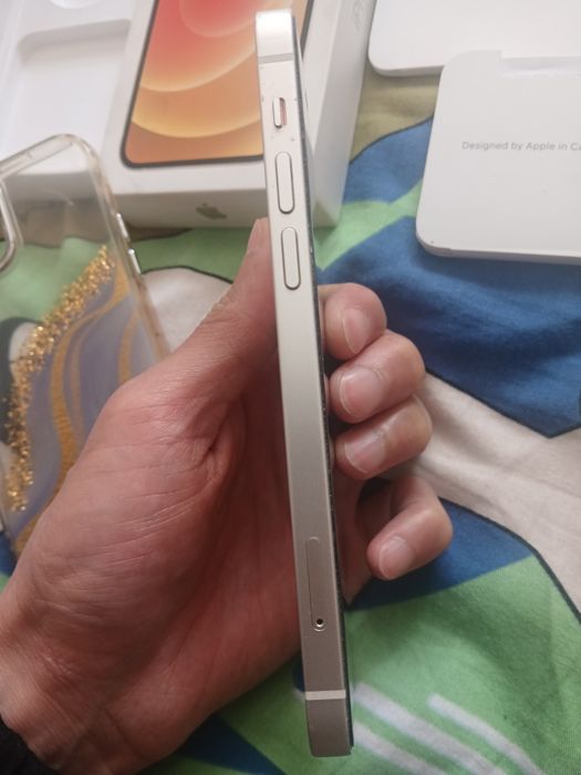 Айфон 12, акб 79, в ремонте не был