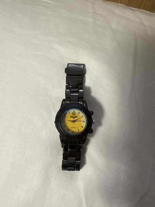 Ceas de mână All Black cu cadran galben-auriu – Stil Sport/Fashion