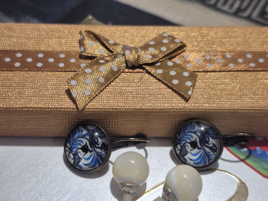 Обици подарявам. Аксесоари.