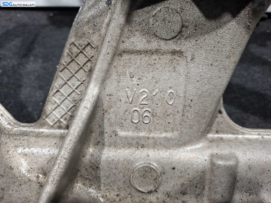 Punte Fata Jug Calandru Cadru Motor Volkswagen Passat B8 2014 - 2019 Cod 3Q0199369E [L4720]