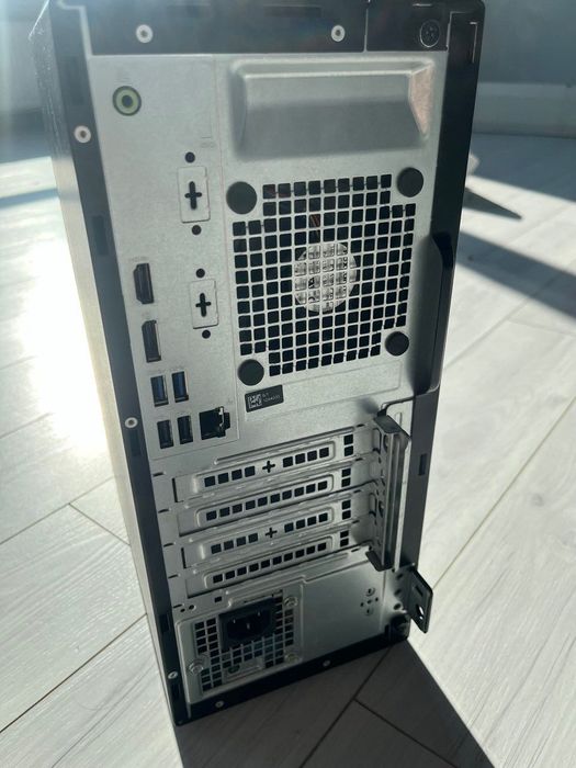 Dell OptiPlex 3070 Desktop Computer - 8GB RAM DDR4