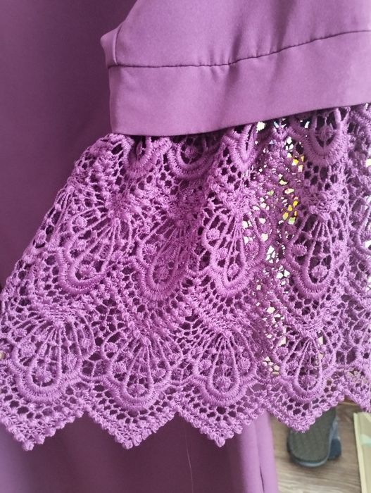 Платье приталенного покроя