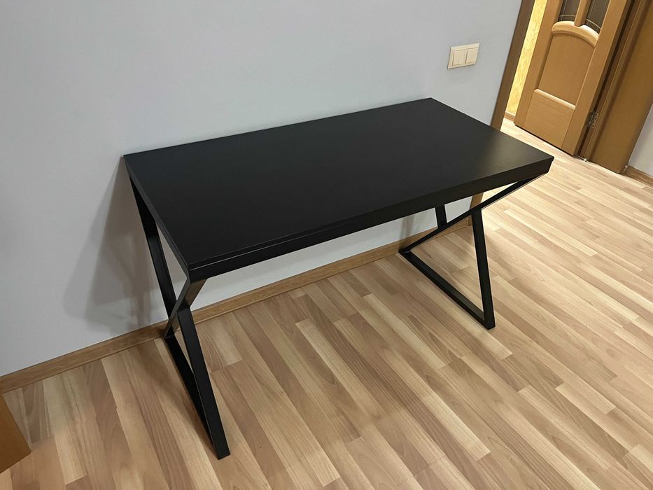 Стол письменный. 120x60x76