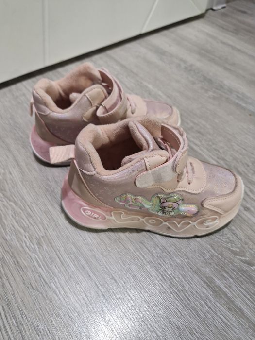 Детские кроссовки на флисе.