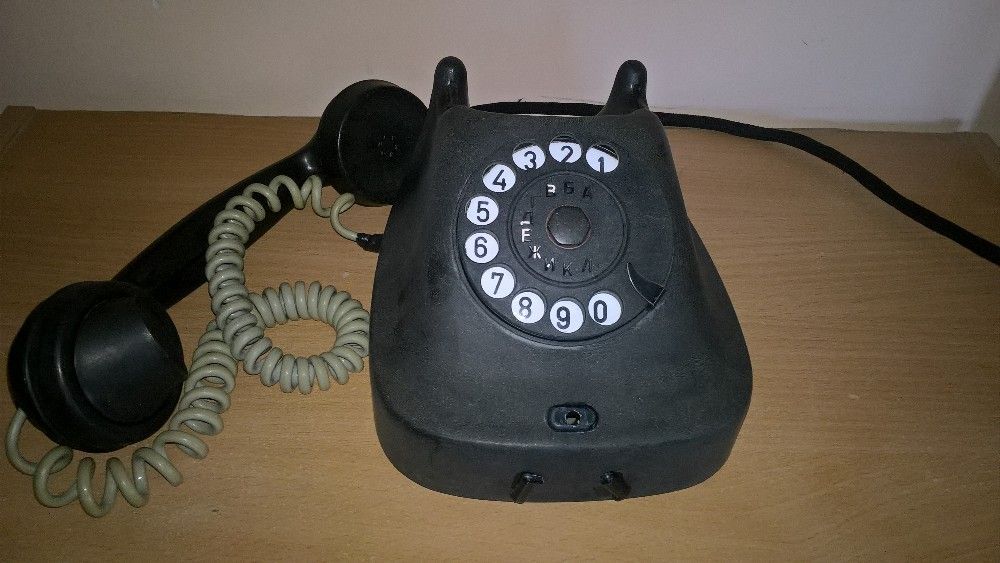 Стар бакелитов телефон с шайба