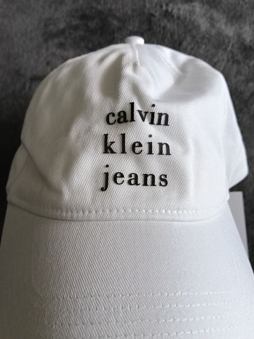 Calvin Klein Jeans seasonal printed șapcă unisex culoare alba cu logo mic mărime OS noua originala