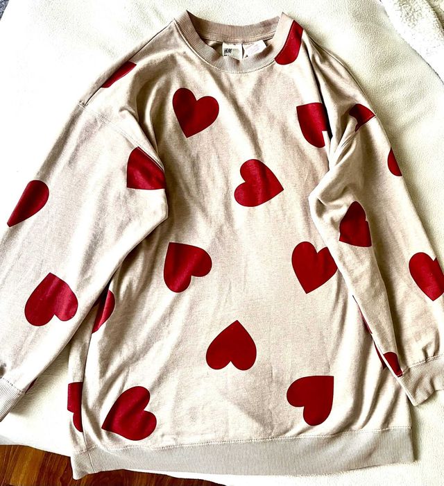 Bluza trening bej cu inimi rosii H&M