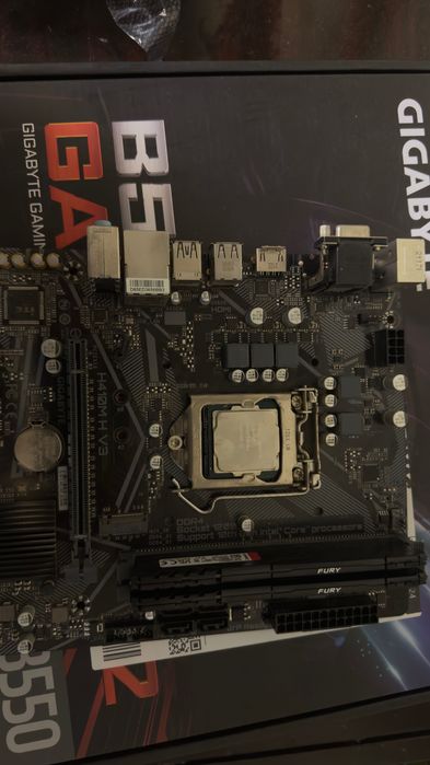 Vand procesor i5 10400f + placa de baza h410m h v3+ 16 gb ram kingston