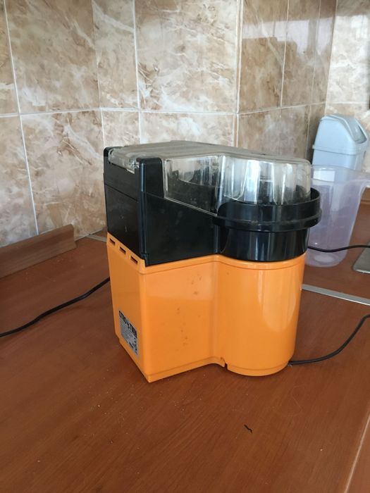 Кухненски робот,тестомесачка