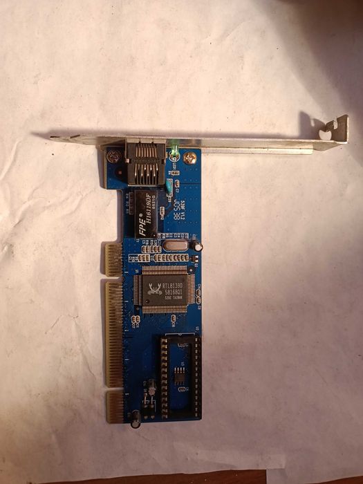 Сетевая карта "ECOM 539F Realtek RTL8139D".