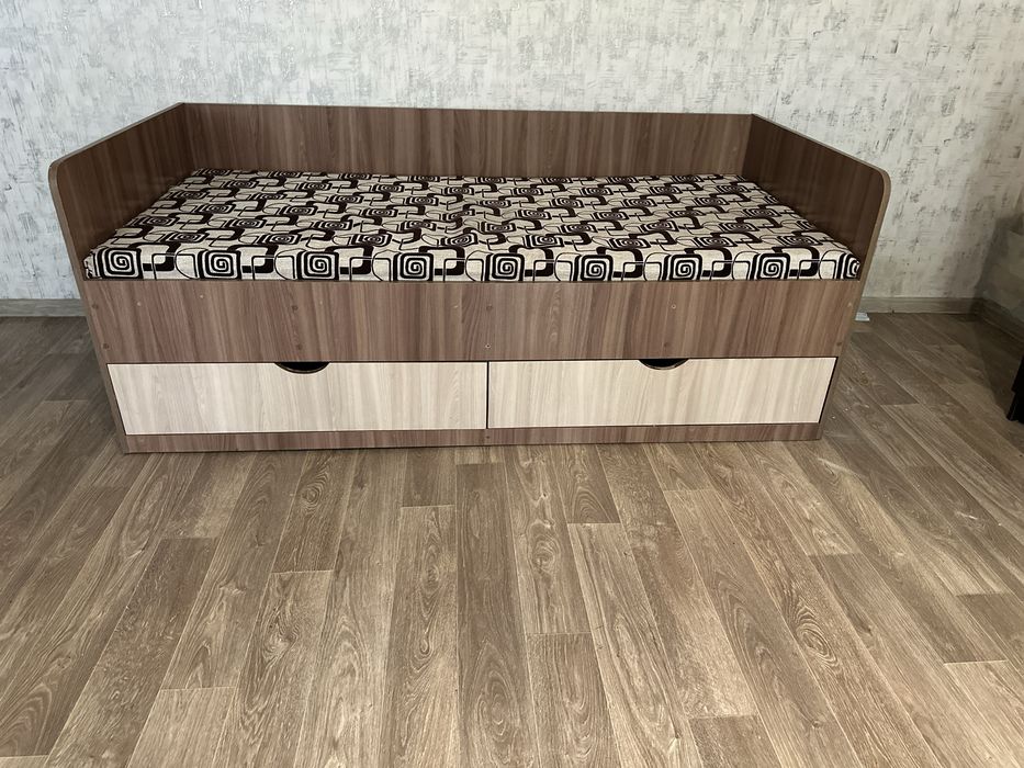 Продам тахту, диван.