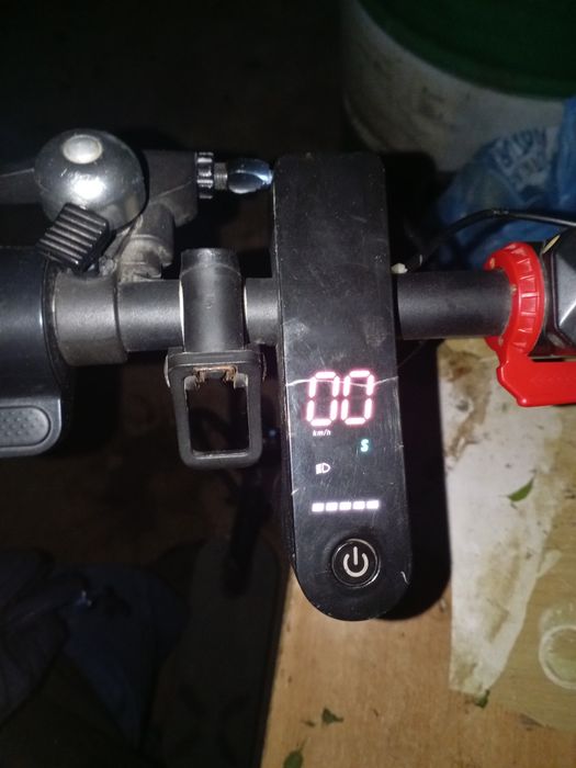 Vând trotineta electrica