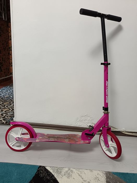 Trotineta pentru fetite roz