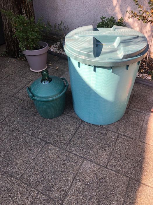 Damigeana 25 l si butoi 350l din plastic cu robinet