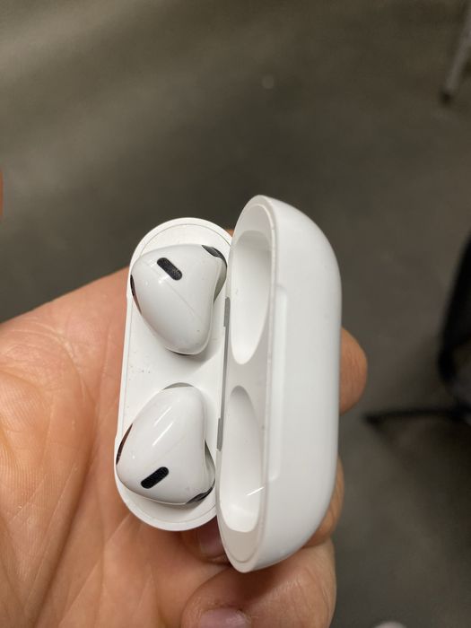 Airpods 3 в много добро състояние