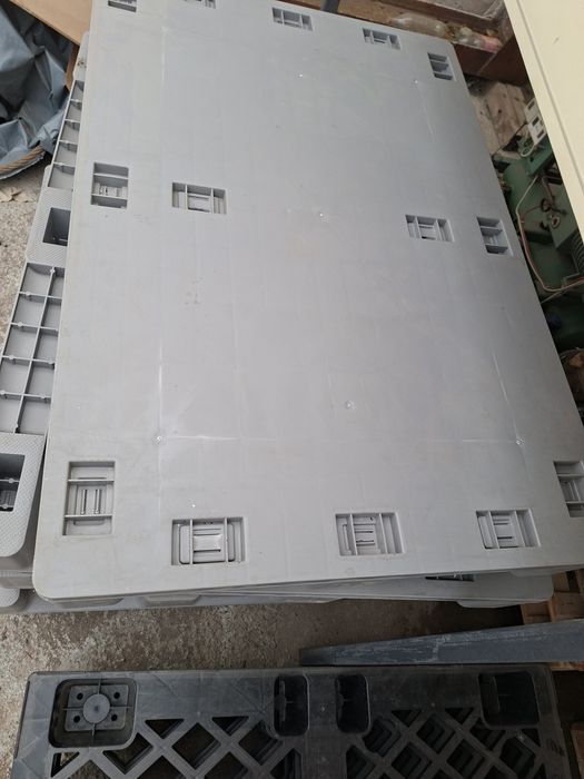 Продаются Евро поддоны Пластиковые 120*80