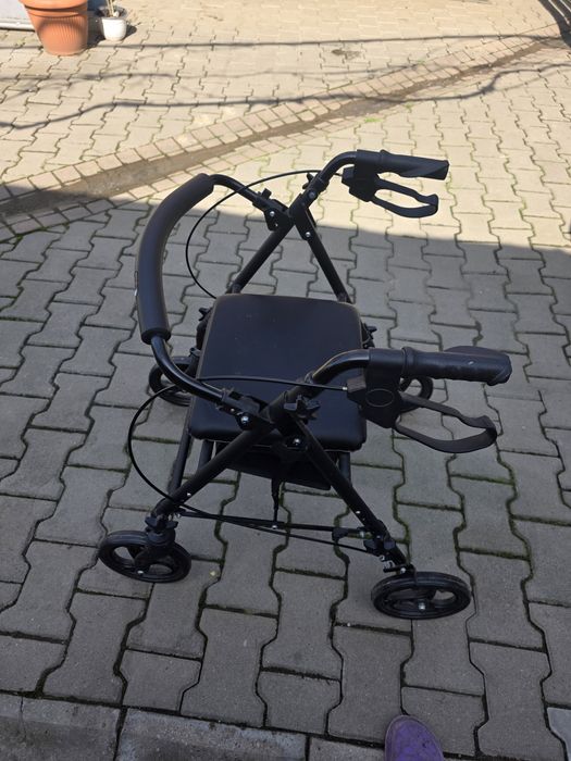 Cadru de mers cu roți nou fără eticheta