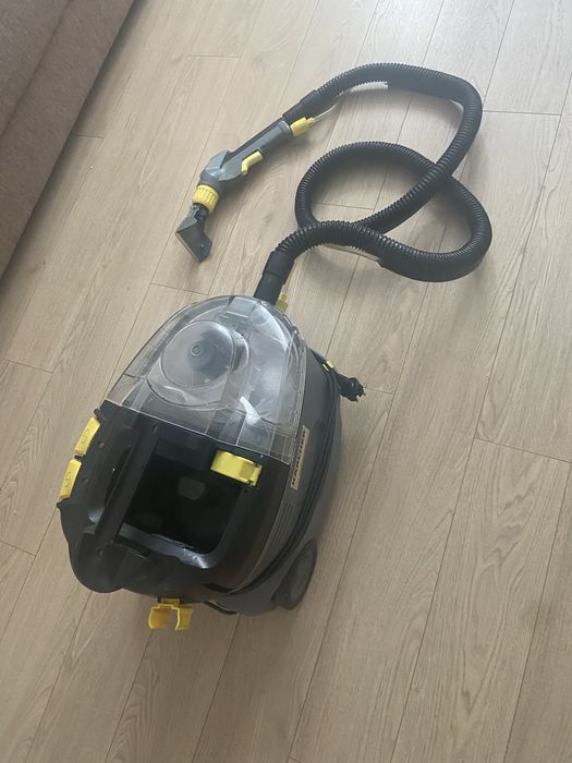Продам моющий пылесос Керхер