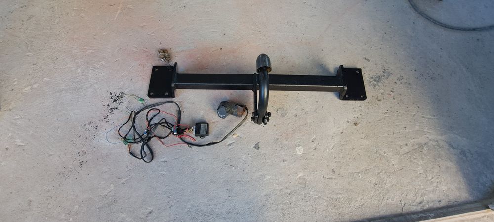 Vând cârlig remorcare BMW X5 E70