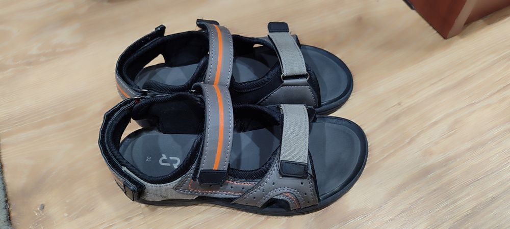 Продам детские сандали
