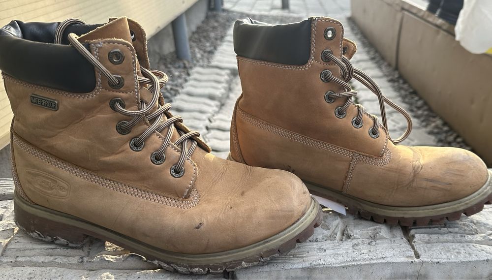 Продам ботинки 42 размера.