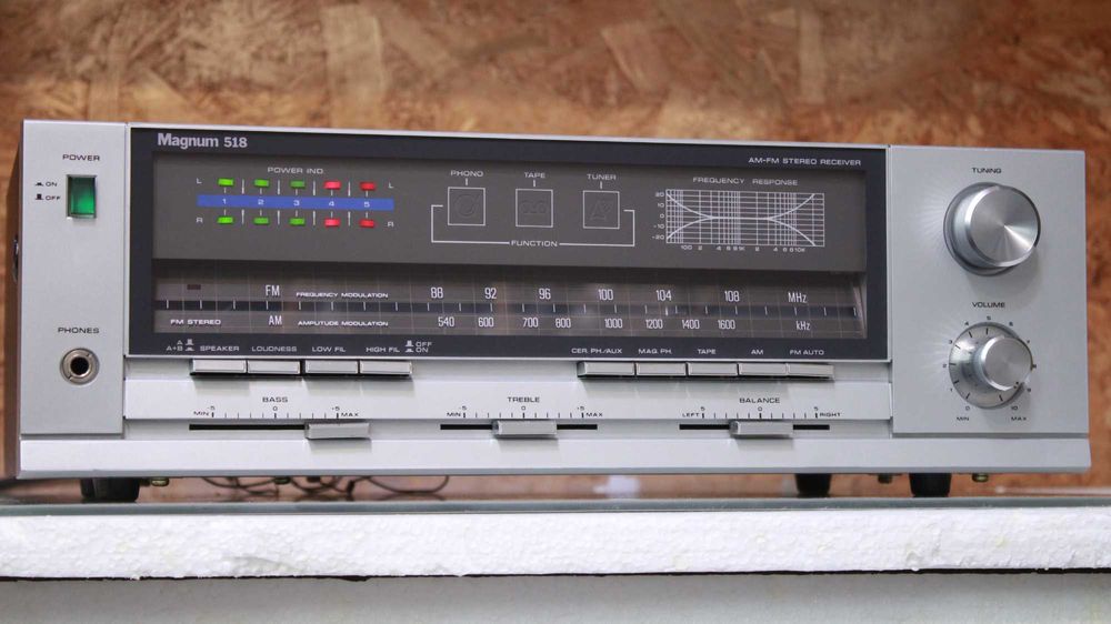 Statie/Amplificator/Tuner Magnum/Uher 2 x35W.