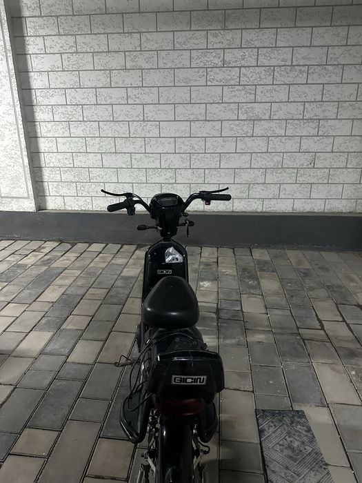 Продам скутер ск8