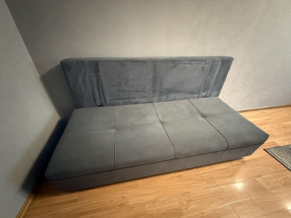 Диван ножек нет