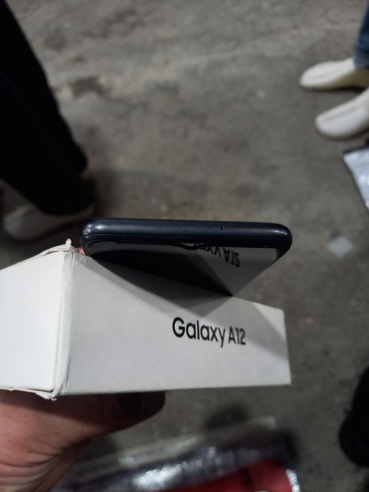 A12 samsung ideal holati yangi tiniq 32GB hotirasi rangi qora.