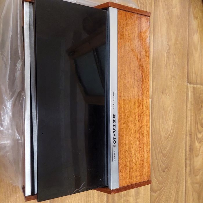 Продается электрофон (радиола)