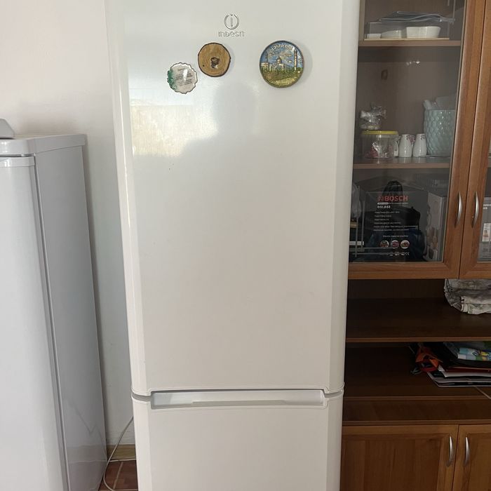 Холодильник б/у INDESIT!