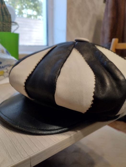 Продам зимнюю кожаную кепку женскую