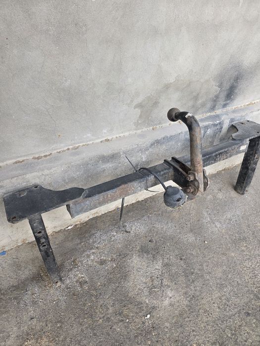 Фаркоп на Ауди 100 А6 С4 кузов.