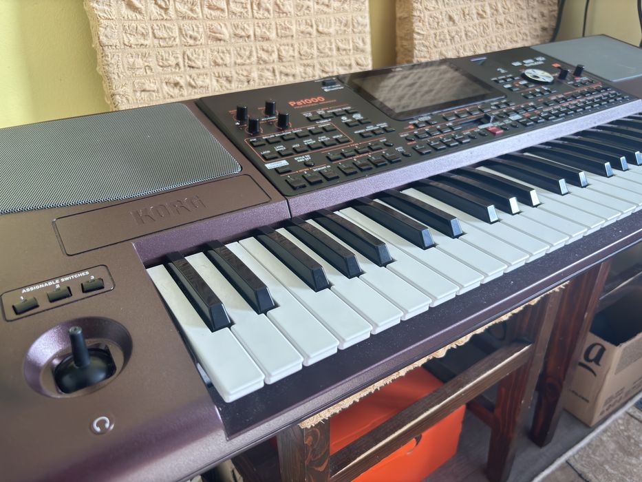Продавам KORG PA1000