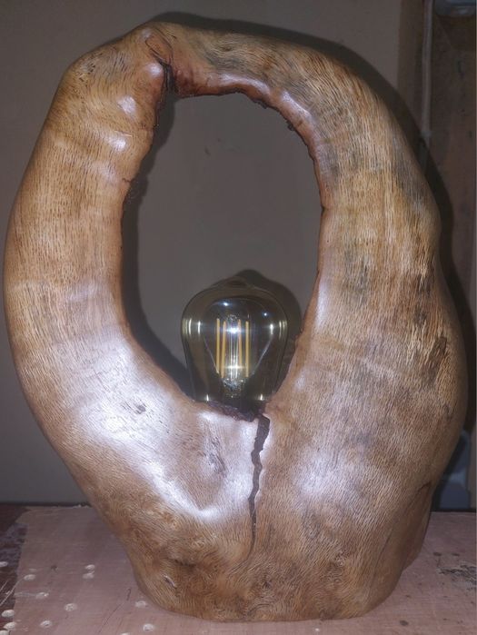 Арт лампа от дърво