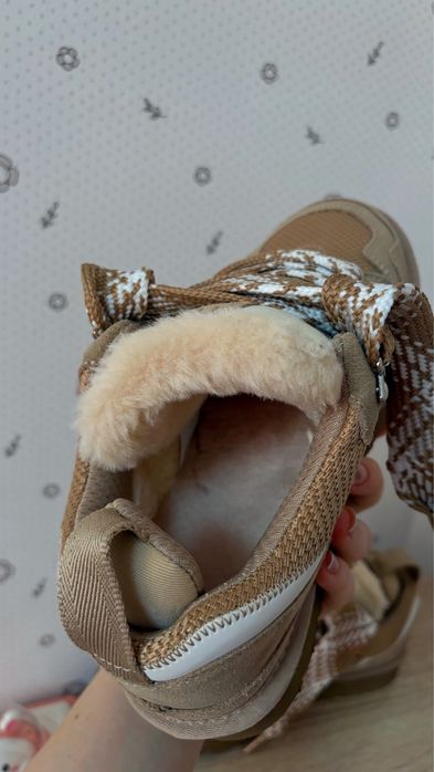 Продам зимние  угги