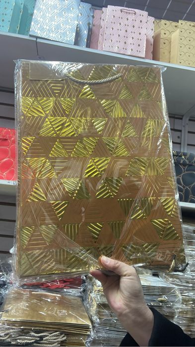 Подарочный пакет картонный