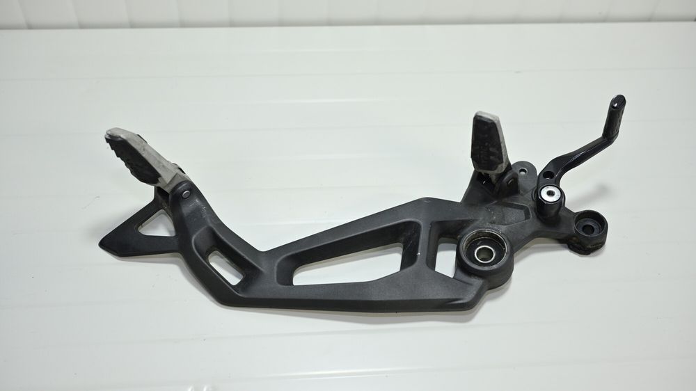 Ducati Monster 937 2021 2025 Suport scarita stanga cu pedala