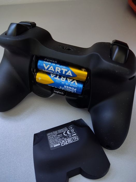 Gamepad wireless Logitech F710, controller PC - Stare foarte buna