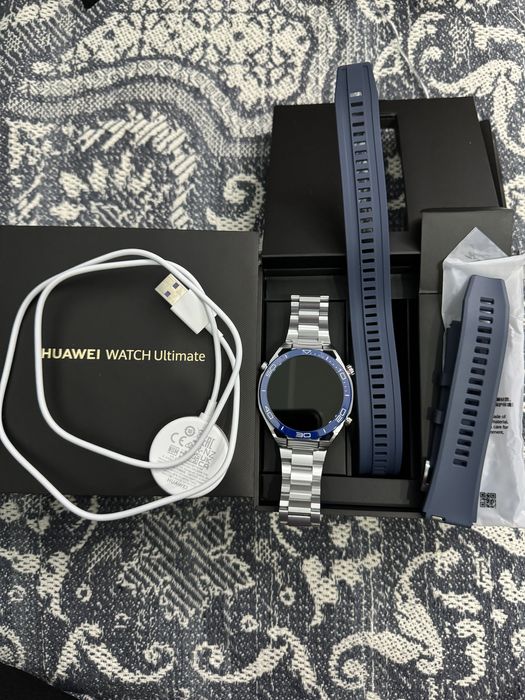 Часы HUAWEI WATCH ULTIMATE с тремя ремешками в комплекте
